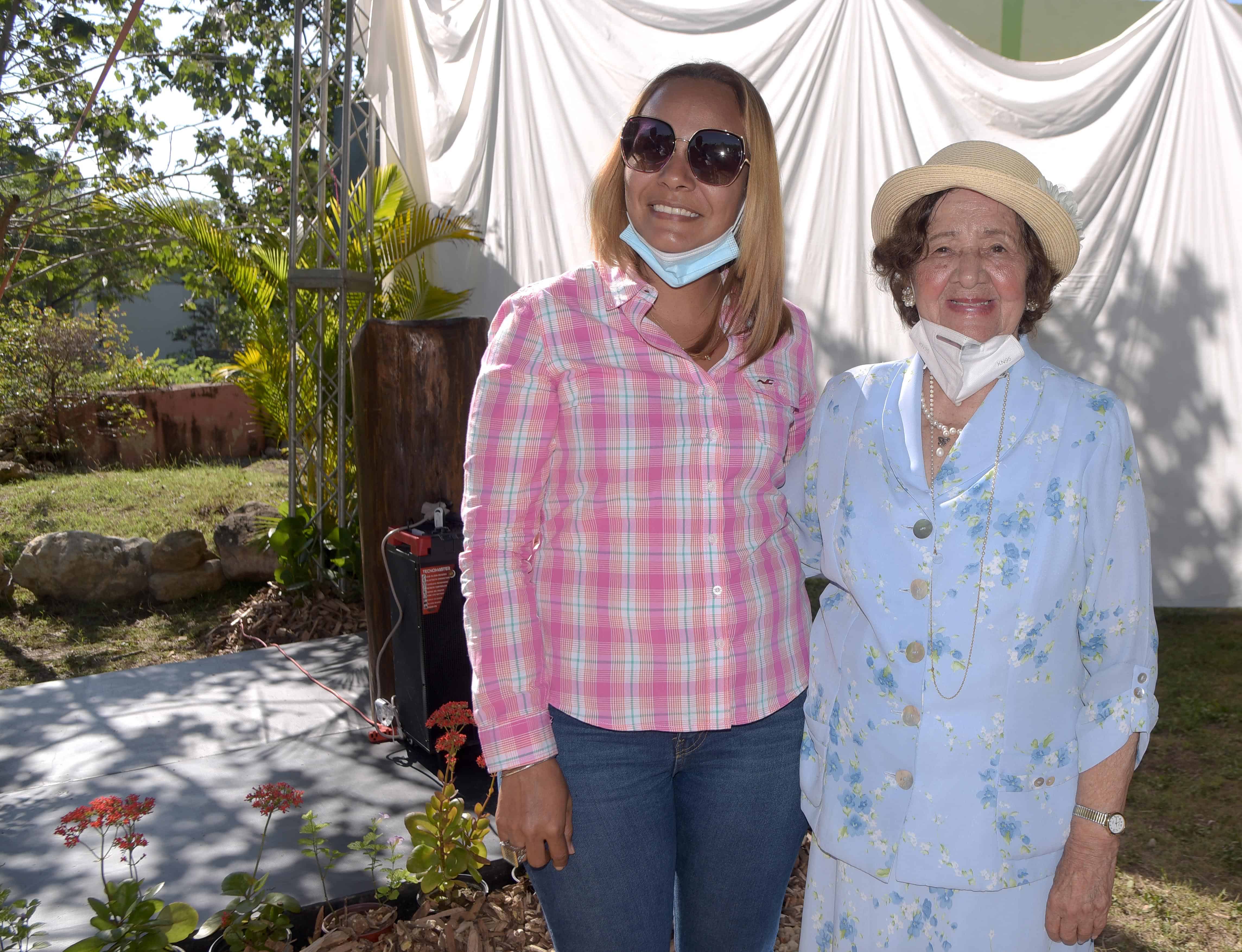 Guadalupe Gómez y Elsa Brito viuda Domínguez.