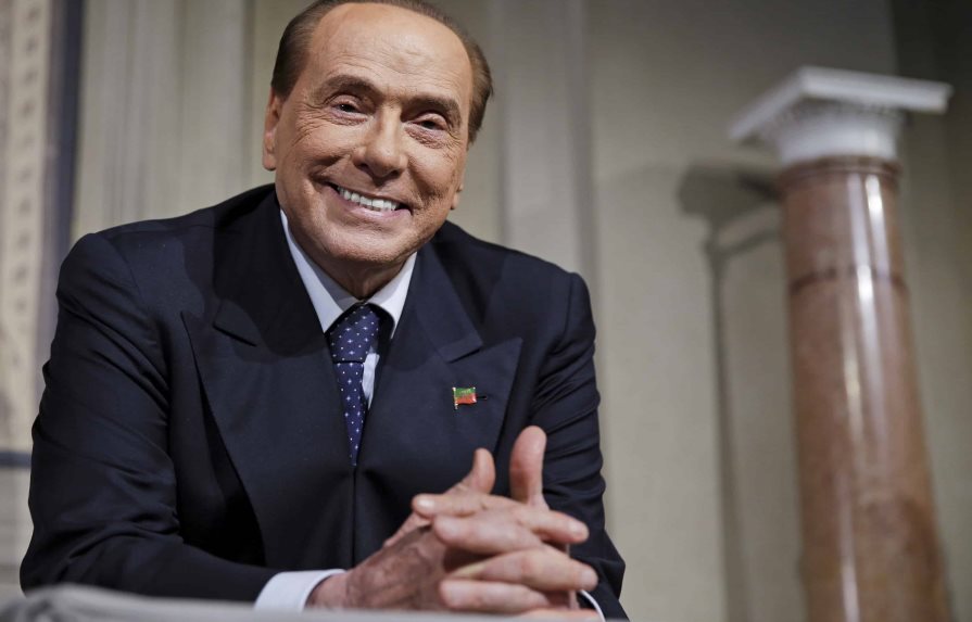 Derecha italiana elige a Berlusconi como candidato a la presidencia de la República