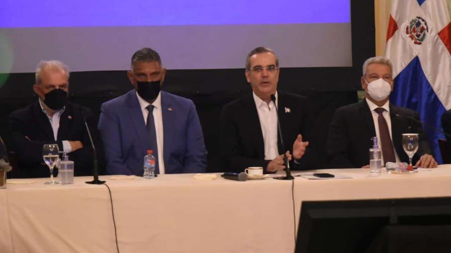 Presidente promulga reglamento de la PN y crea comisión para ejecutar reforma