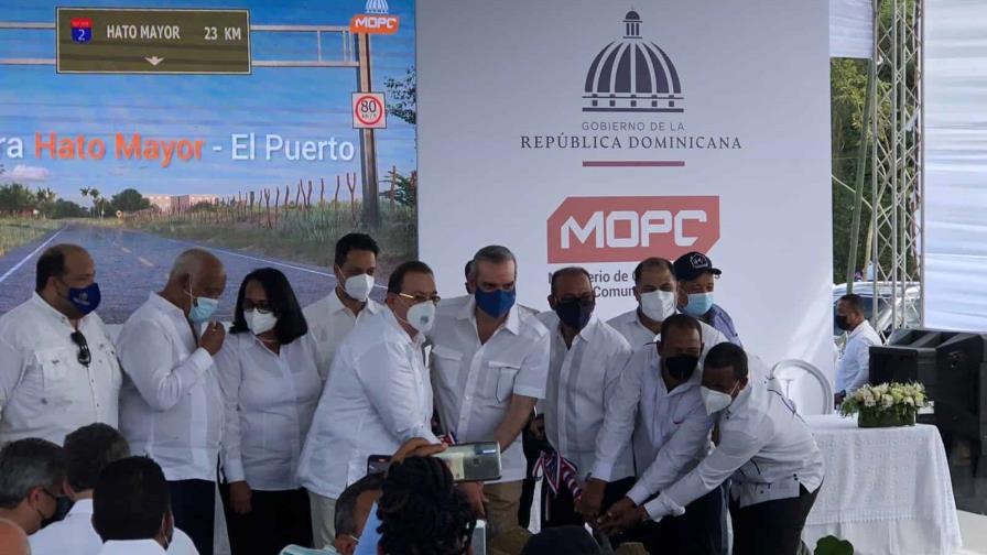 Abinader da primer picazo para carretera Hato Mayor-El Puerto