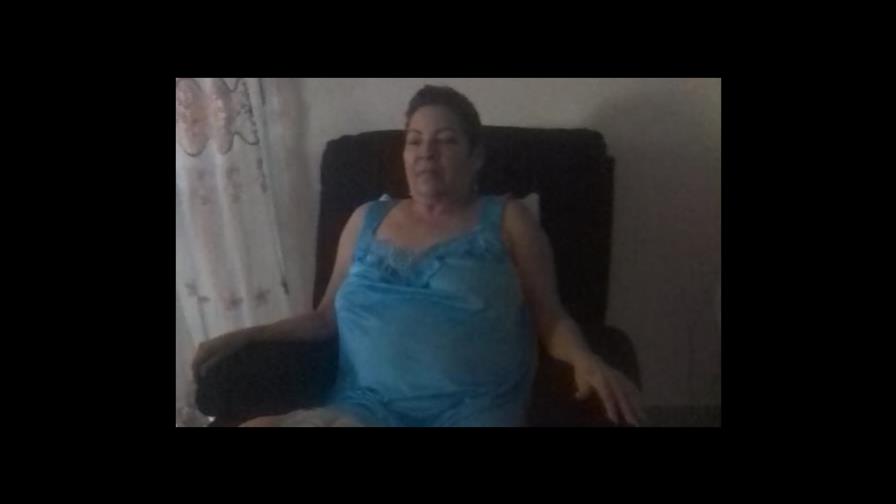 Enfermera invidente del Hospital Toribio Bencosme pide ayuda del Gobierno para operarse y recuperar la visión