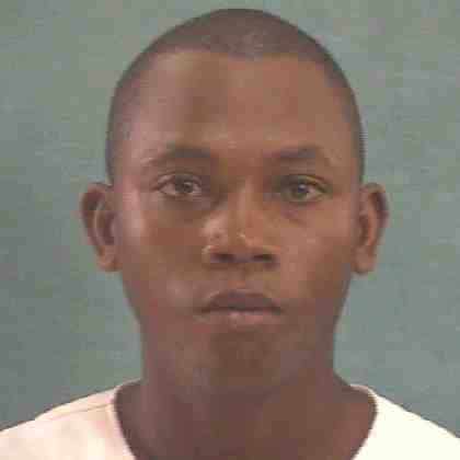 Está siendo buscado mediante orden de arresto no. 895-2014, de fecha 25 de septiembre, 2014, emitida por el juez del Juzgado de la Instrucción del Distrito Judicial de San Pedro de Macorís, por violación a los artículos 296, 297, 295 y 304 sobre homicidios del Código Penal Dominicano. En perjuicio de Andrés Rivera y Yajaira Morales. 