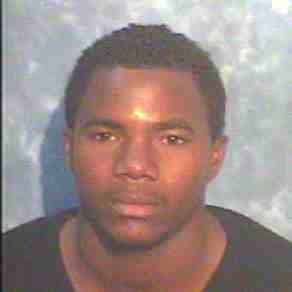 Fugitivo solicitado por el juez del Tribunal de la Ejecución de la Pena del departamento judicial de San Cristóbal, mediante el auto 1236-2010-301-01, de fecha 06 de septiembre del 2010, por ser culpable de violar los artículos 295 y 304, del Código Penal dominicano y está condenado a tres años de prisión. 