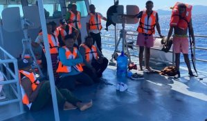 Rescatan a 16 personas tras zozobrar embarcación en Samaná