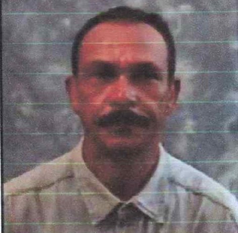 Está siendo buscado mediante orden de arresto No. 00220, de fecha 20 de abril del 2012, en violación al art. 265, 266, 295, 296 y 304 del Código Penal Dominicano, y los arts. 50 y 96 de la Ley 36, en perjuicio del hoy occiso Eddy Celestino Luna Minyetty.

