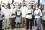 Presidente Abinader entrega más de mil títulos de propiedad a familias en Hato Mayor