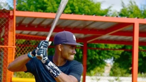 Los Yankees firman a Roderick Arias por US$4 millones