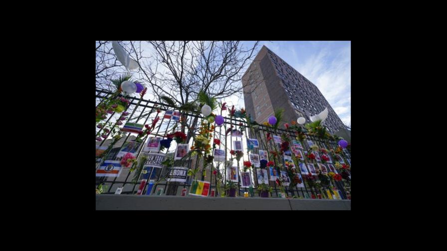 Recuerdan a 17 víctimas de incendio en edificio de Nueva York Recuerdan a 17 víctimas de incendio en edificio de Nueva York