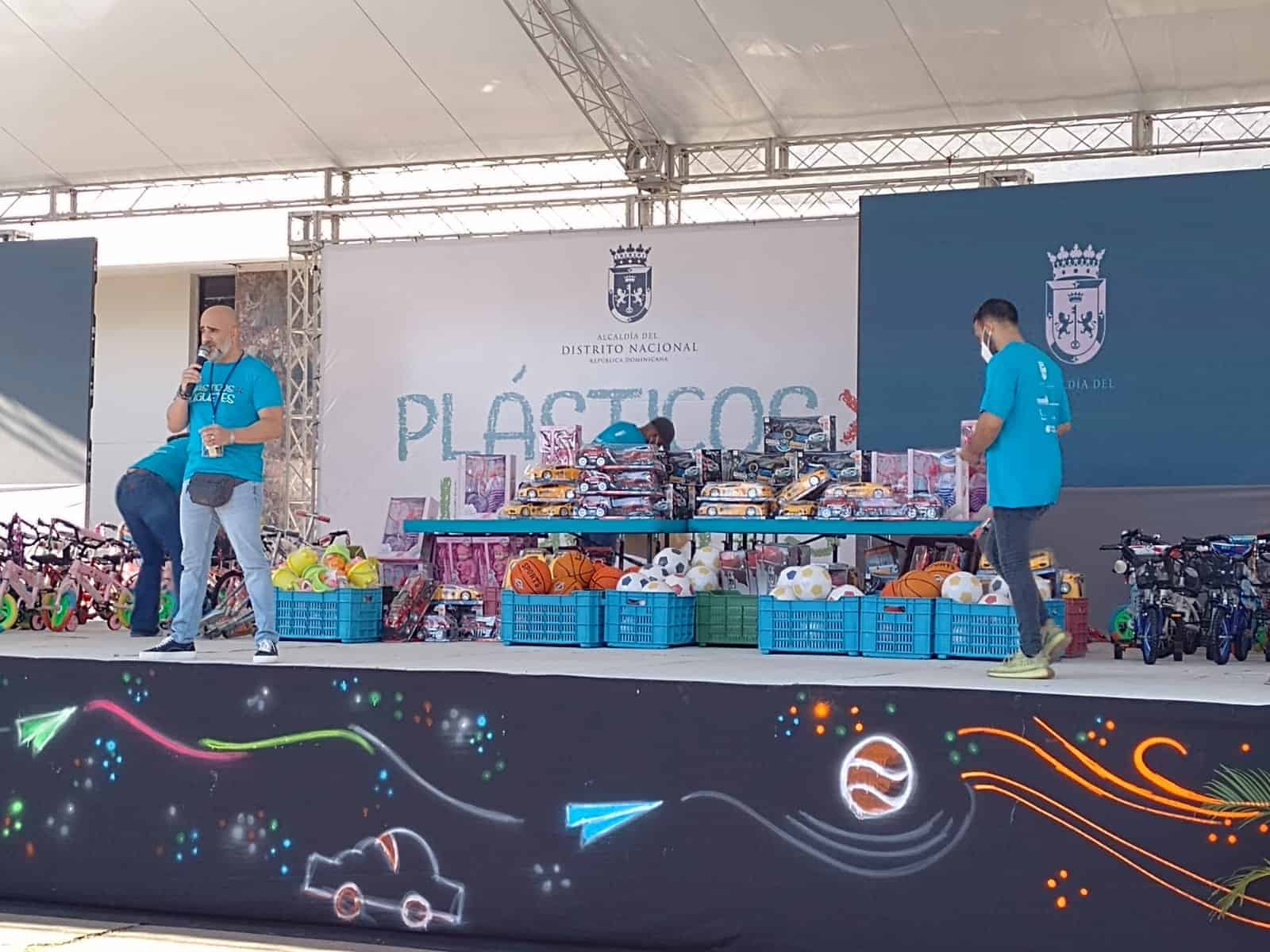 Raúl Grisanty como animador del evento 