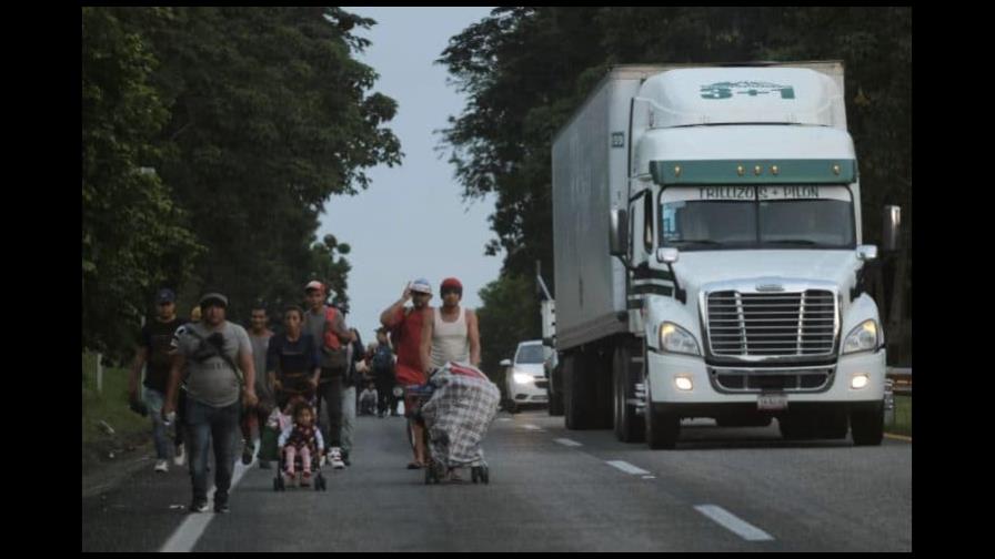 Localizan a 359 migrantes en un camión en México Localizan a 359 migrantes en un camión en México