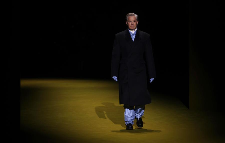 El actor Kyle MacLachlan viste una nueva prenda de Prada. 