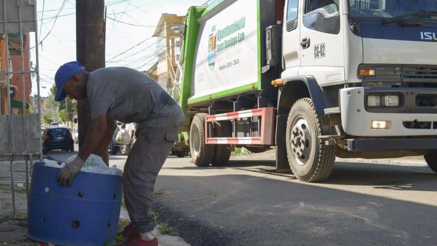 Alcaldía SDE ejecuta operativo de recogida de basura en Circunscripción tres