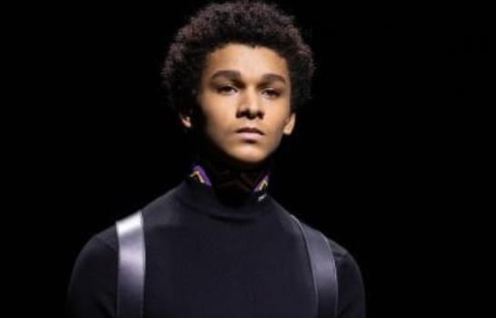 Actor de origen dominicano desfila en nueva colección masculina de Prada