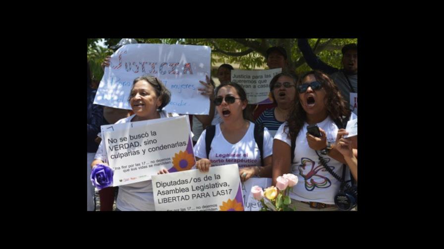 Otorgan libertad a salvadoreña condenada por homicidio por supuesto aborto Otorgan libertad a salvadoreña condenada por homicidio por supuesto aborto
