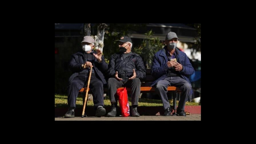 Grecia impone multas mensuales a mayores de 60 sin vacunar Grecia impone multas mensuales a mayores de 60 sin vacunar