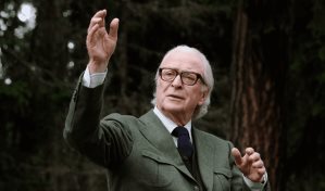 ¡Atención amantes del cine! Michael Caine lanza subasta artículos de su colección personal