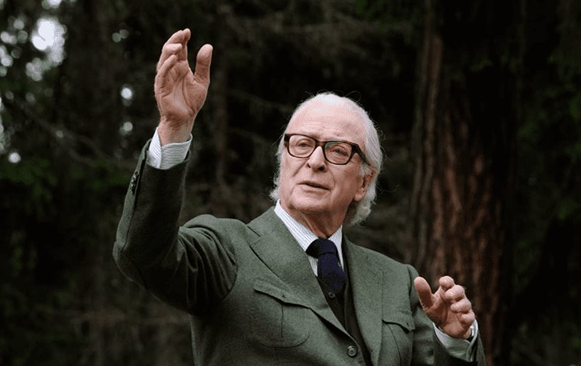 ¡Atención amantes del cine! Michael Caine lanza subasta artículos de su colección personal