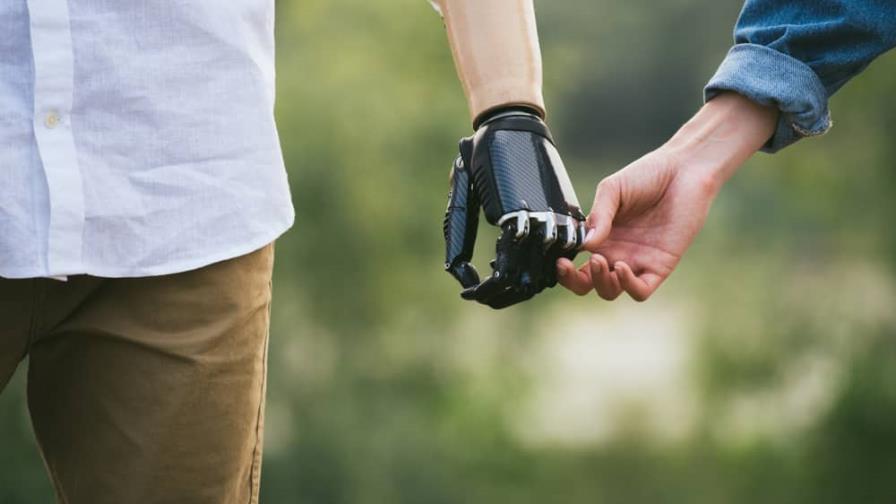 Nunca tuvo suerte en el amor: se casará con un robot Nunca tuvo suerte en el amor: se casará con un robot