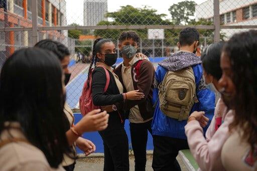 Venezuela vuelve a clases presenciales pese a repunte de COVID-19