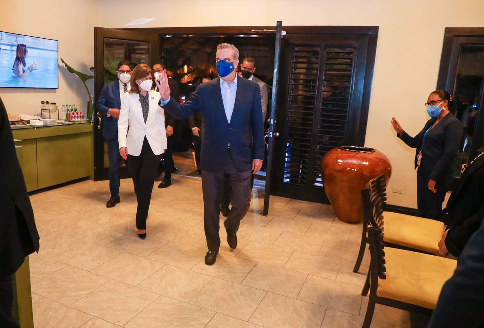 El jefe de Estado abordado el avión 