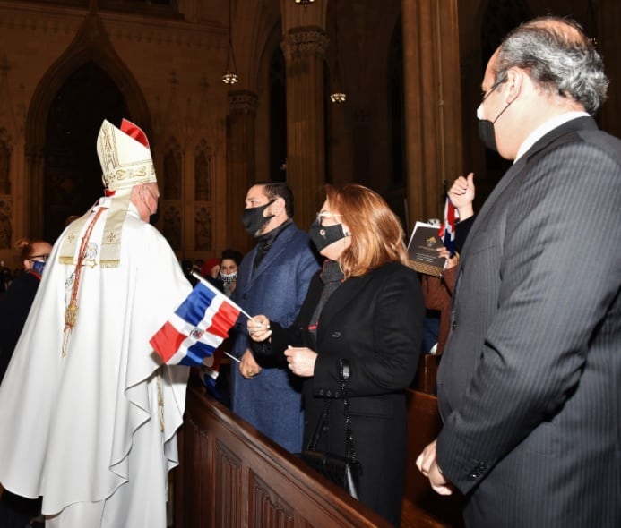 Cardenal Timothy Dolan y autoridades dominicanas en Nueva York
