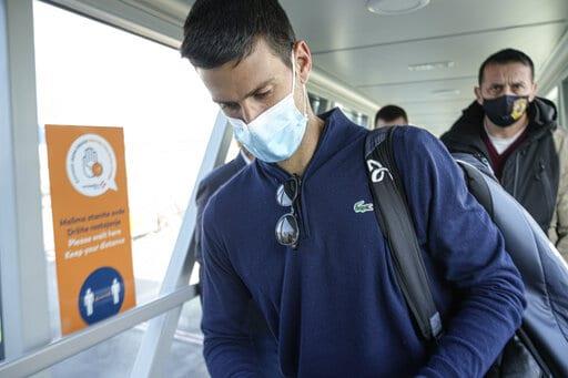 Djokovic aterriza en Serbia tras ser deportado; sería dejado fuera del Abierto de Francia