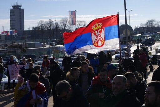 Djokovic aterriza en Serbia tras ser deportado; sería dejado fuera del Abierto de Francia