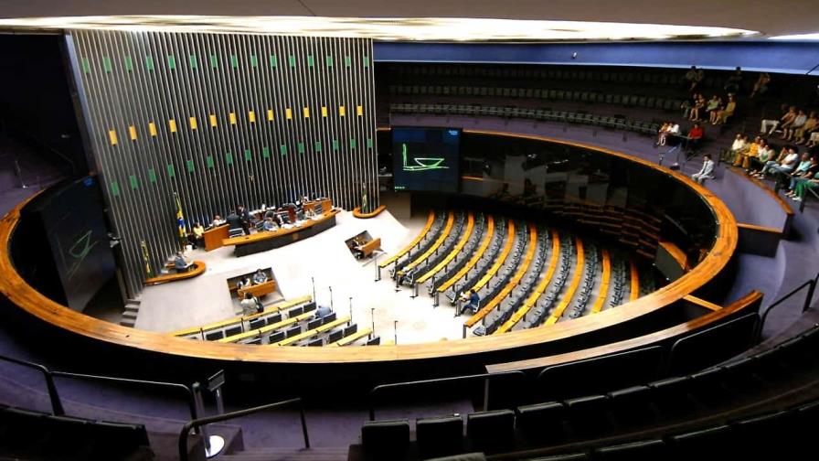 Los diputados brasileños vuelven al trabajo remoto por nueva ola de pandemia