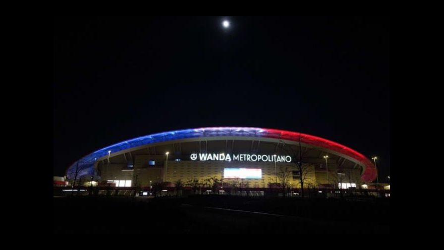 Iluminan el estadio del Atlético de Madrid con colores de la bandera dominicana