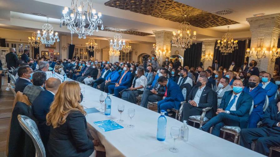 Paliza y Abinader se reúnen con dirección política del PRM en Madrid