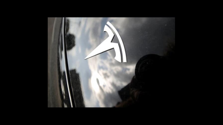 Presentan cargos en accidente mortal de Tesla con Autopilot