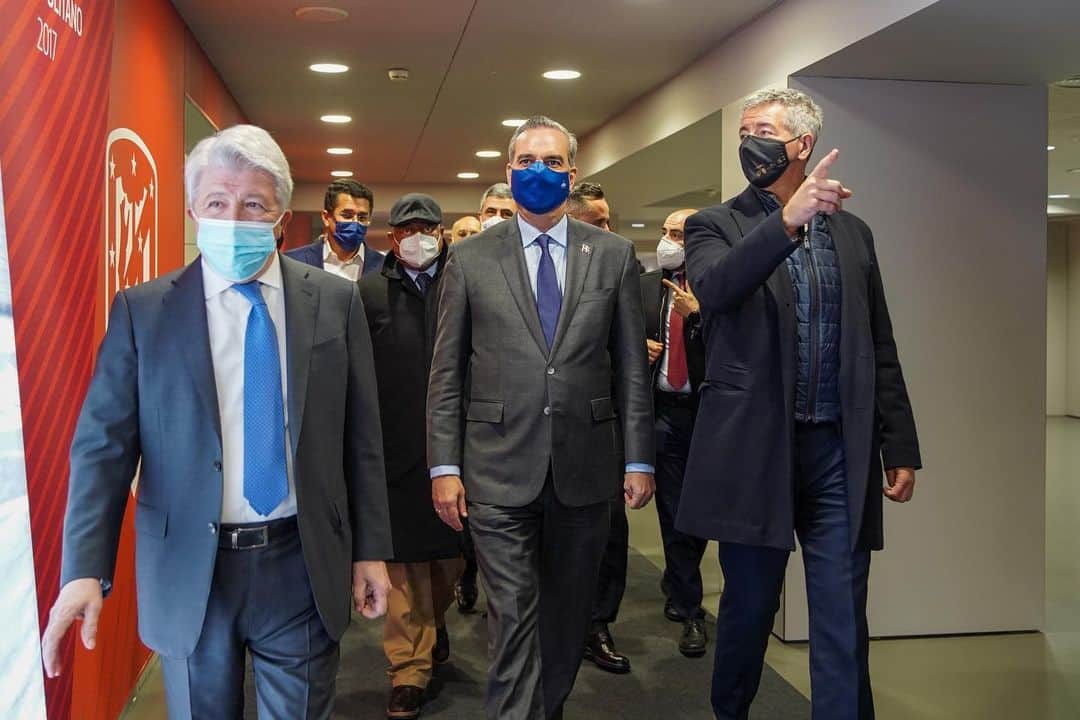 El presidente Luis Abinader durante el corrido por el estadio