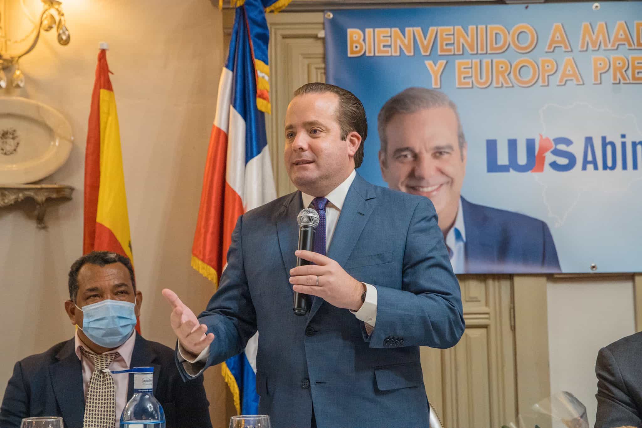 José Paliza, presidente del PRM, en la reunión en Madrid. (Foto: fuente externa)