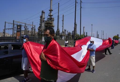 Protesta en Perú por derrame de petróleo tras oleaje por erupción en Tonga