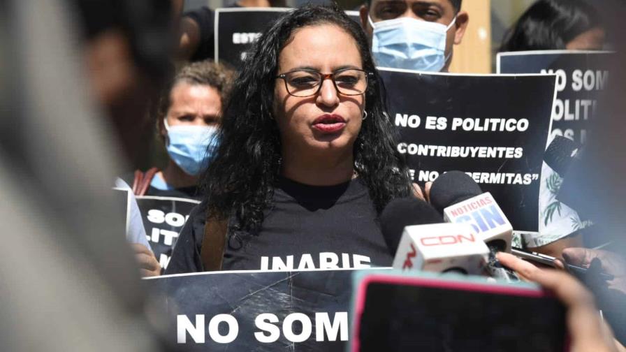 Suplidores vuelven a manifestarse en contra del Inabie por licitaciones que afirman fueron irregulares Suplidores vuelven a manifestarse en contra del Inabie por licitaciones que afirman fueron irregulares