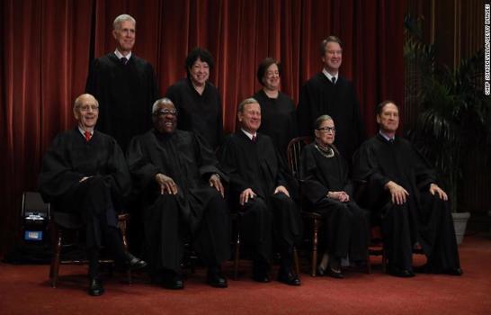 Jueces de Suprema de EEUU minimizan polémica sobre uso de mascarilla