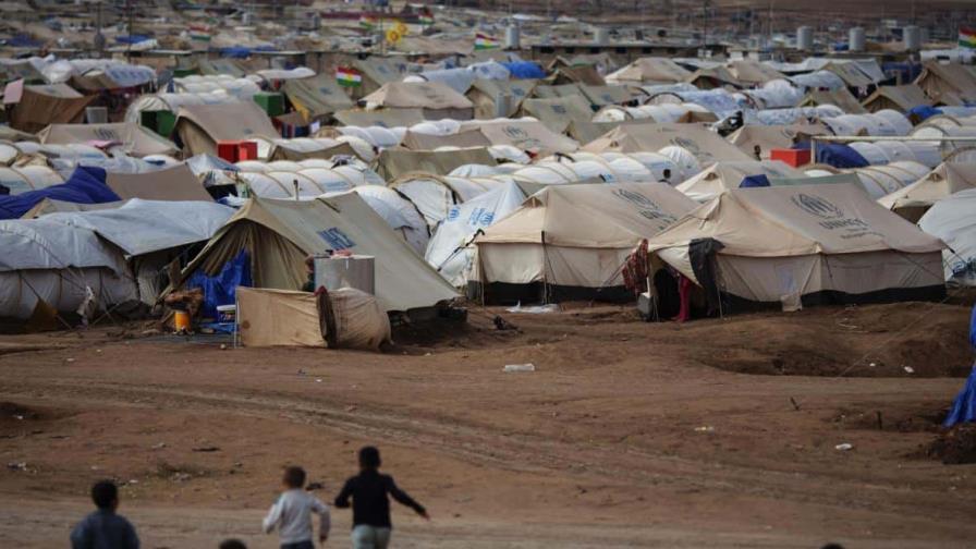 Tiendas destruidas y evacuados por tormenta en campos de desplazados en Siria