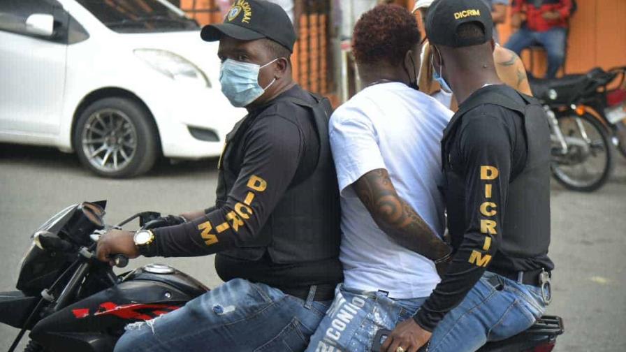 Se entregan dos acusados de violación a señora durante atraco en Villa Mella