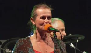 Muere cantante que sin tener ninguna vacuna se contagió voluntariamente de COVID-19