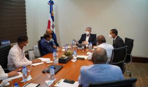 Gobierno y transportistas buscan soluci&oacute;n a incrementos del pasaje