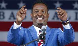 Pedro Martínez sufre desmayo y lo ingresan en centro médico