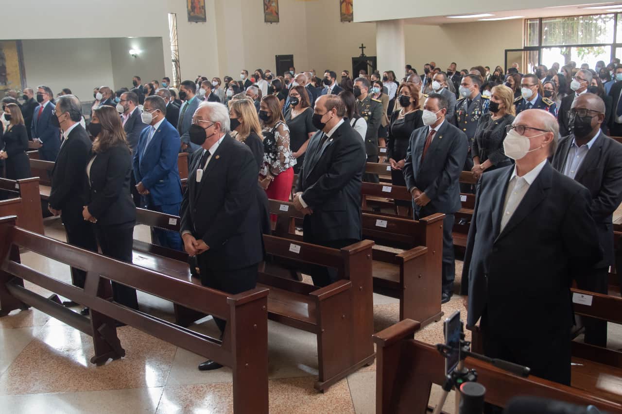 Parte de los asistentes a la misa de acción de gracias. 