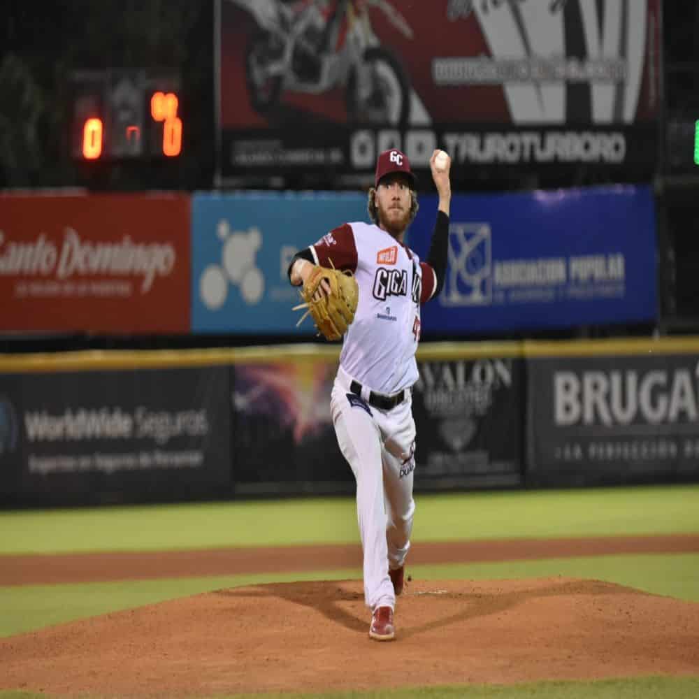 Tyler Alexander fue el lanzador ganador por los Gigantes