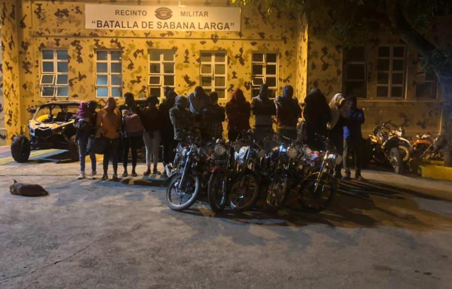 CESFronT detiene 16 haitianos ilegales que se transportaban en motocicletas en Dajabón