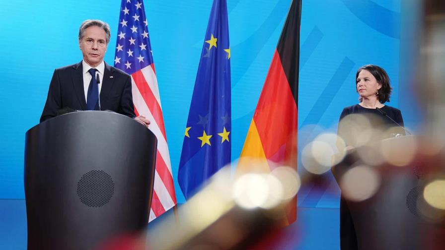 Blinken aboga por diplomacia pero advierte a Moscú de coste masivo si ataca