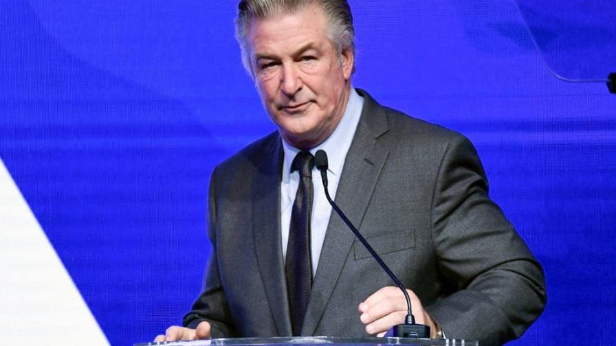Alec Baldwin es demandado por difamación Alec Baldwin es demandado por difamación