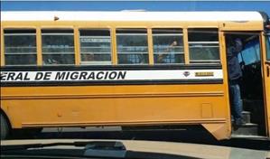 Haitiano cae de segundo piso durante operativo de Migración