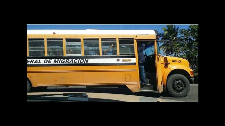 Haitiano cae de segundo piso durante operativo de Migración