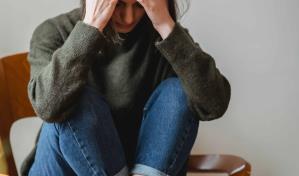 Se aísla porque tiene ataques de ansiedad