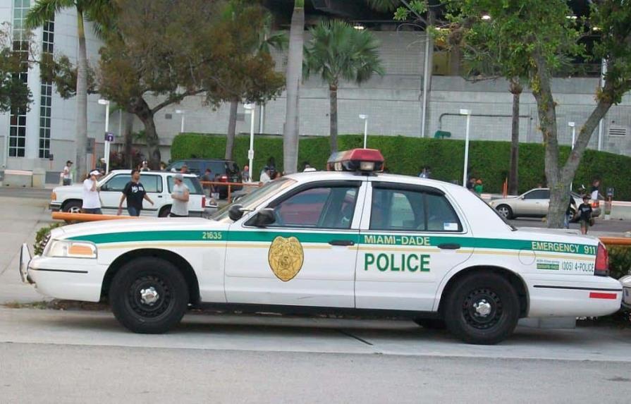 Exjefe de Policía de Miami despedido cursa una demanda por represalia